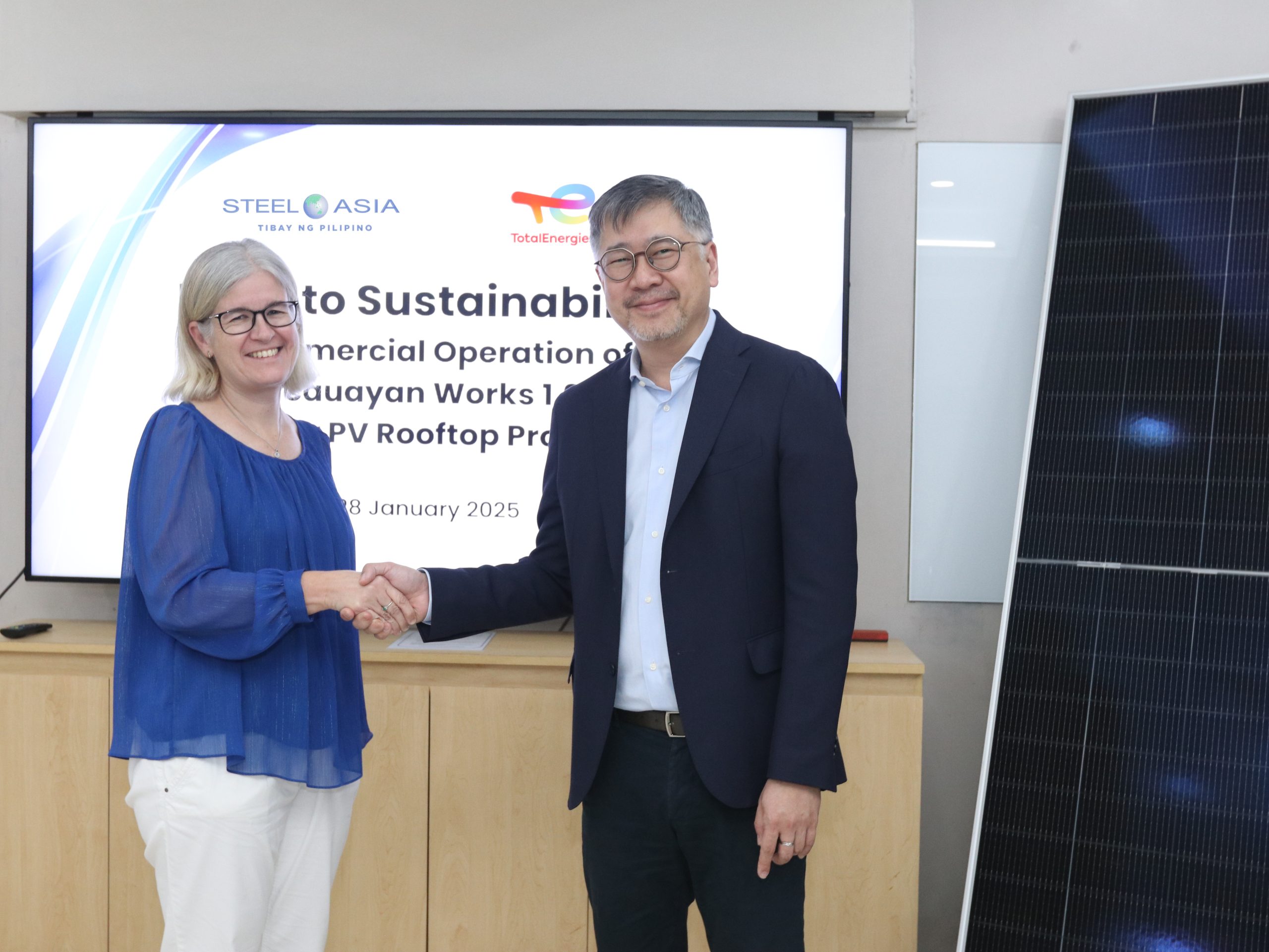 Andre Sy (right), SteelAsia President was joined by Ingrid Jaumain (left), Zone Director of TotalEnergies ENEOS Renewables Philippines Project Corp. during the commissioning ceremony of SteelAsia’s 1.9 MWp solar rooftop photovoltaic system in the company’s Meycauayan steel plant.