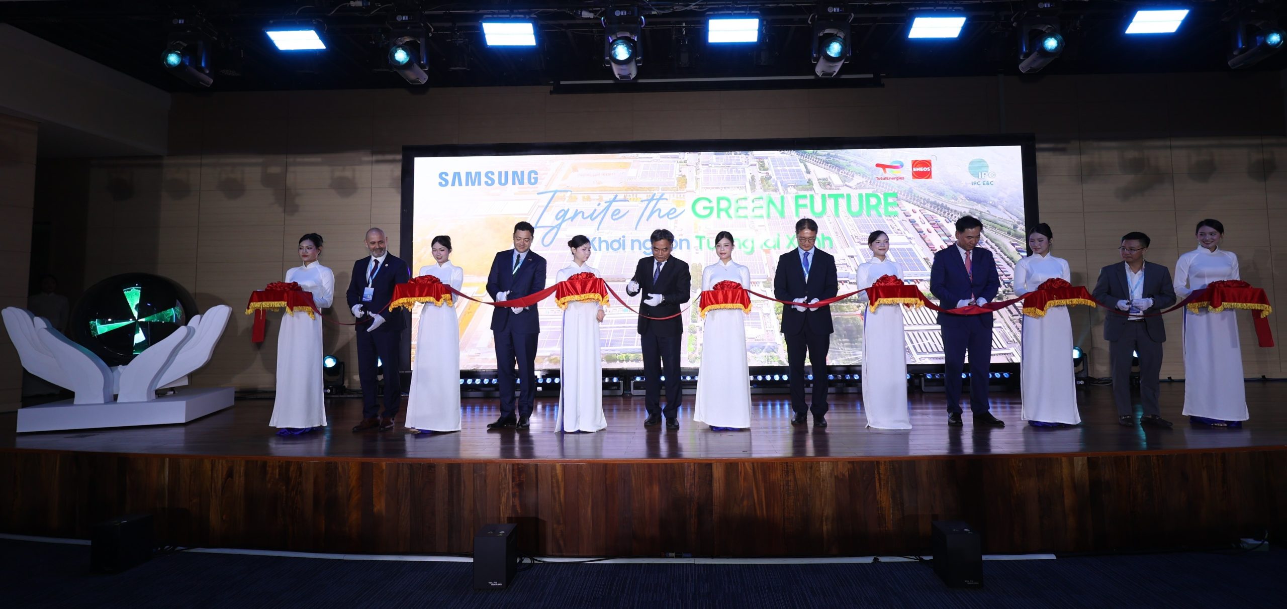 Commissioning ceremony of the 28MWp rooftop solar project at Samsung Electronics HCMC CE Complex